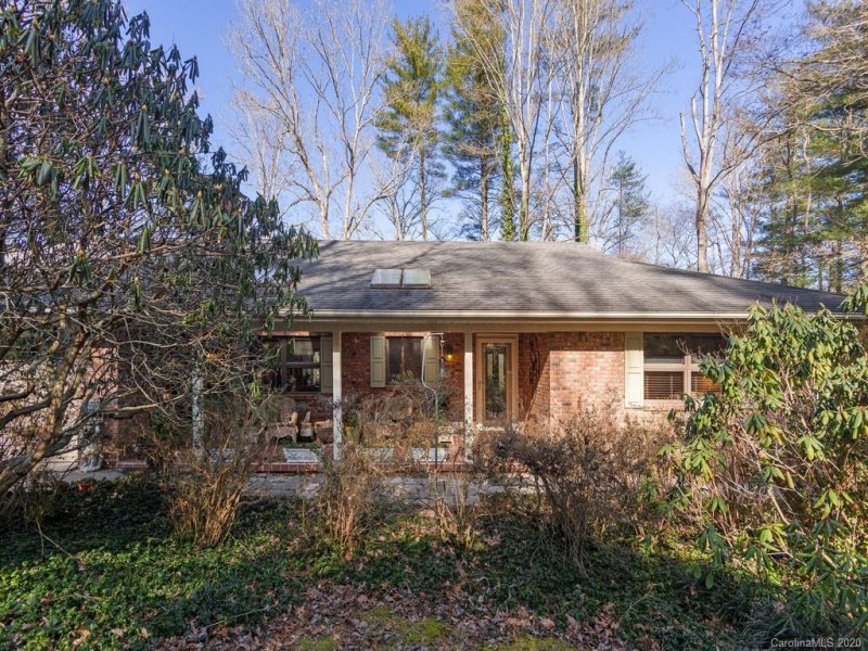 Property image 3 at 138 Larchmont Drive, Hendersonville, NC 28791