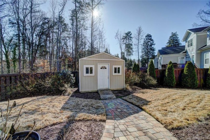 Property image 5 at 335 Windy Pine Drive, Lake Wylie, SC 29710