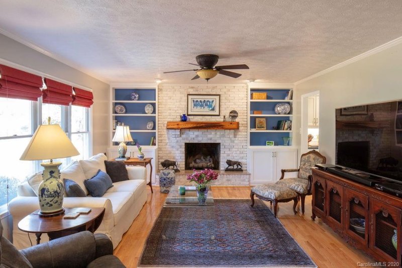 Property image 2 at 396 Viewcrest Drive, Hendersonville, NC 28739