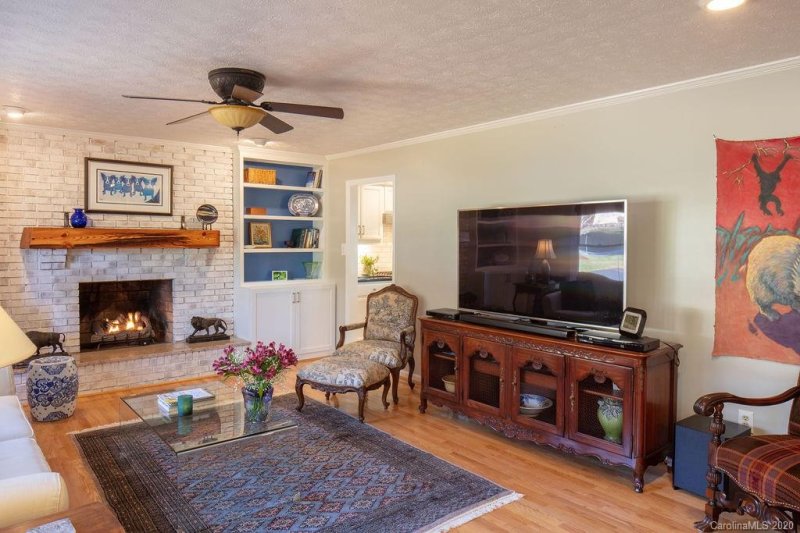 Property image 3 at 396 Viewcrest Drive, Hendersonville, NC 28739