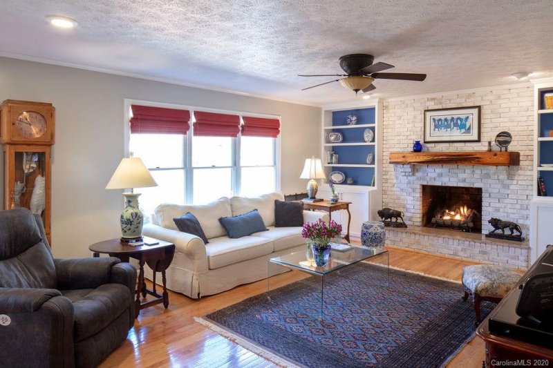 Property image 4 at 396 Viewcrest Drive, Hendersonville, NC 28739