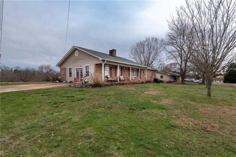 Property image 2 at 5711 Claridge Drive, Hickory, NC 28602