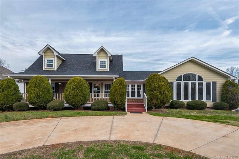 3715 Pauline Lane