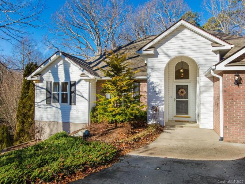 Property image 3 at 400 Heather Marie Drive, Hendersonville, NC 28792