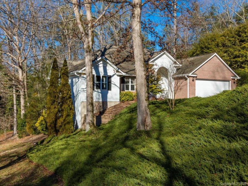 Property image 4 at 400 Heather Marie Drive, Hendersonville, NC 28792