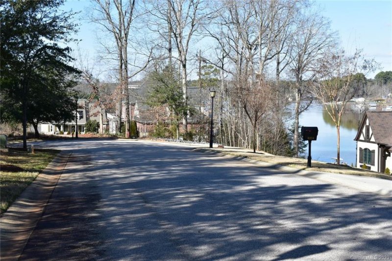 Property image 2 at 8124 Bayview Lane, Belmont, NC 28012