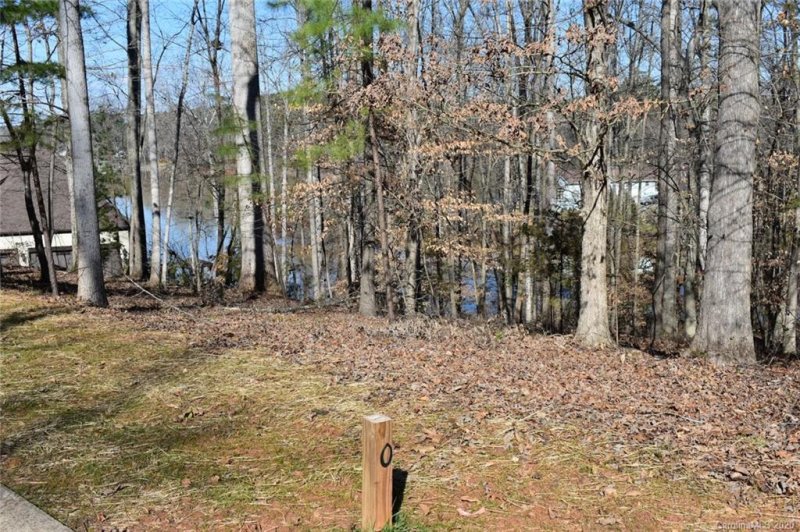 Property image 3 at 8124 Bayview Lane, Belmont, NC 28012