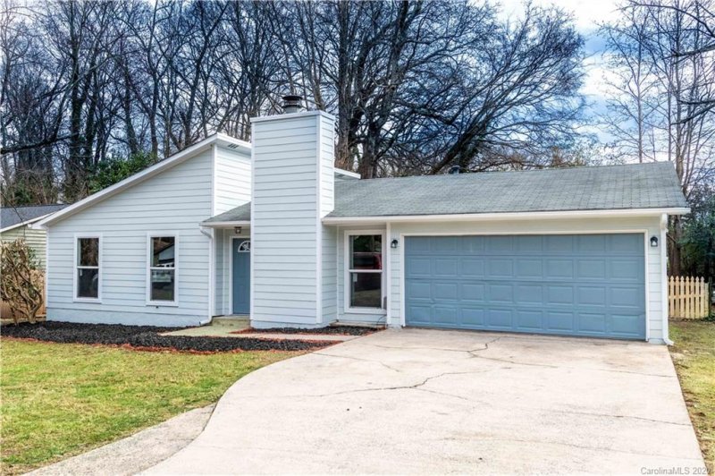 Property image 2 at 4626 Butterwick Lane, Charlotte, NC 28212