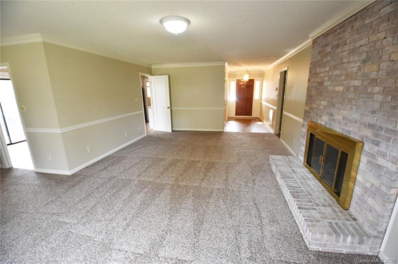 Property image 2 at 7131 Hillside Lane, Charlotte, NC 28226