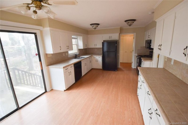 Property image 3 at 7131 Hillside Lane, Charlotte, NC 28226