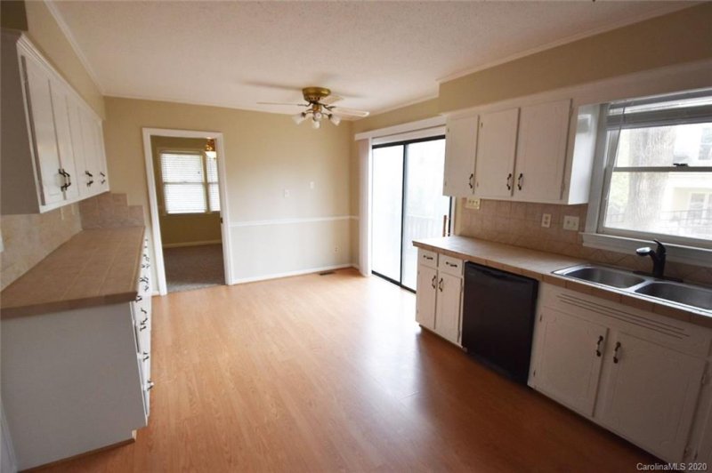 Property image 4 at 7131 Hillside Lane, Charlotte, NC 28226