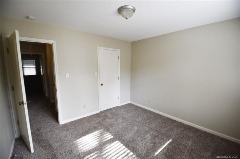 Property image 5 at 7131 Hillside Lane, Charlotte, NC 28226