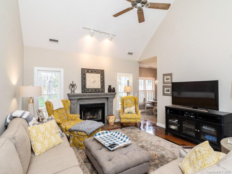 Property image 3 at 7107 Bevington Woods Lane, Charlotte, NC 28277