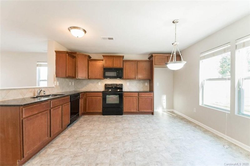 Property image 2 at 1080 Joselynn Drive, Gastonia, NC 28054