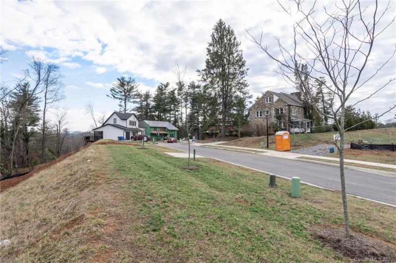 Property image 2 at 28 Malvern Walk, Asheville, NC 28806