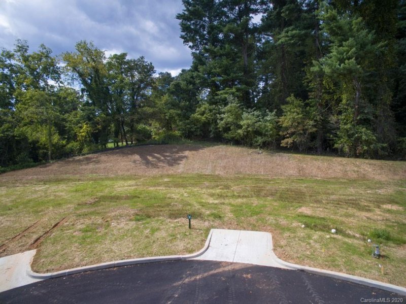 Property image 2 at 72 Malvern Walk, Asheville, NC 28806