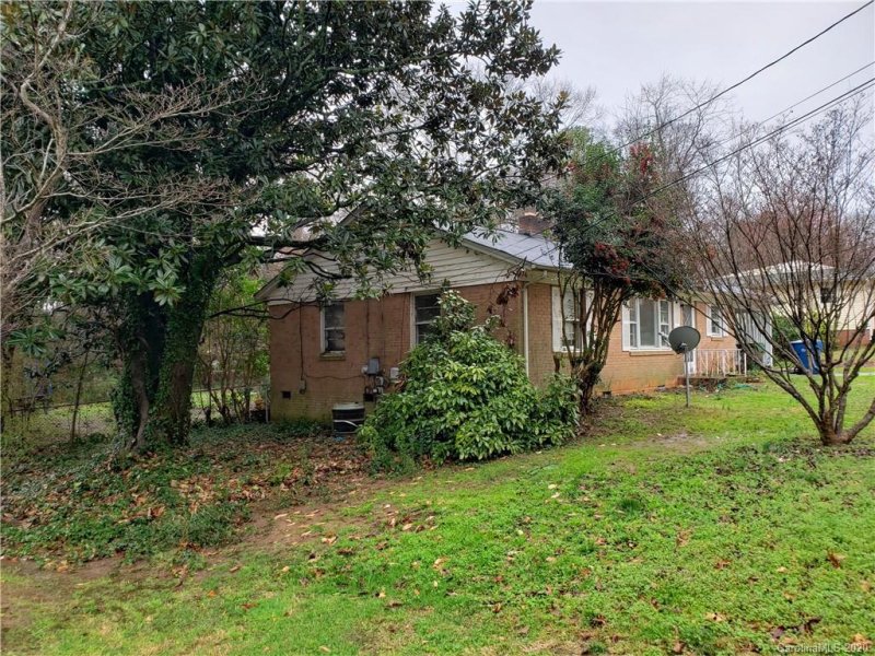Property image 3 at 218 Walnut Avenue, Mount Holly, NC 28120
