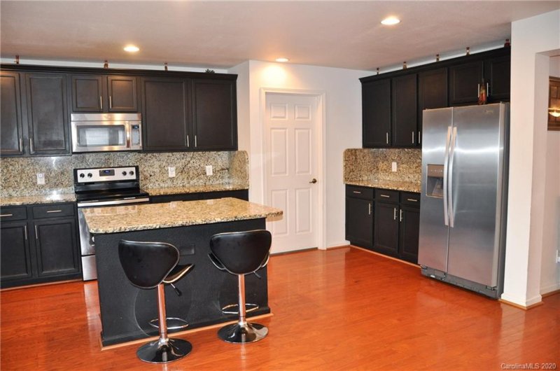 Property image 4 at 3331 Aldwych Way, Charlotte, NC 28216