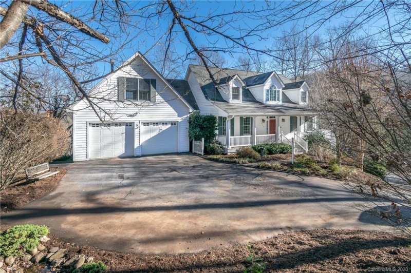 Property image 2 at 512 Claremont Drive, Flat Rock, NC 28731