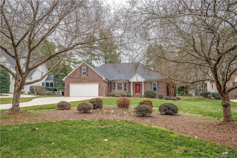 8008 Saint Andrews Lane