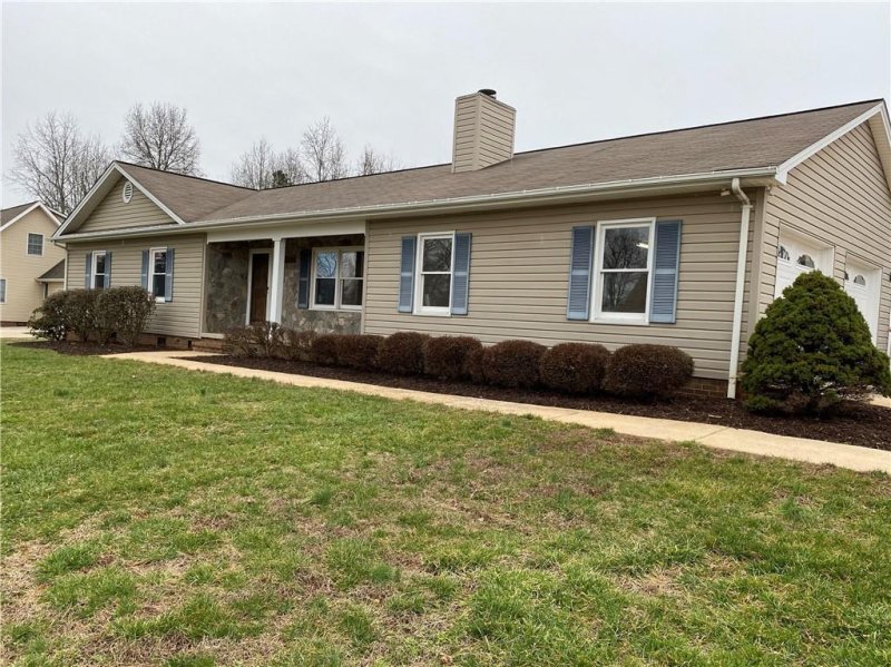 Property image 2 at 4093 Hemmingway Drive, Hickory, NC 28601