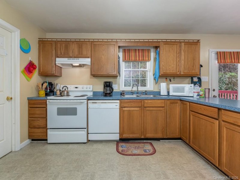 Property image 2 at 258 N Briarcreek Court, Hendersonville, NC 28739