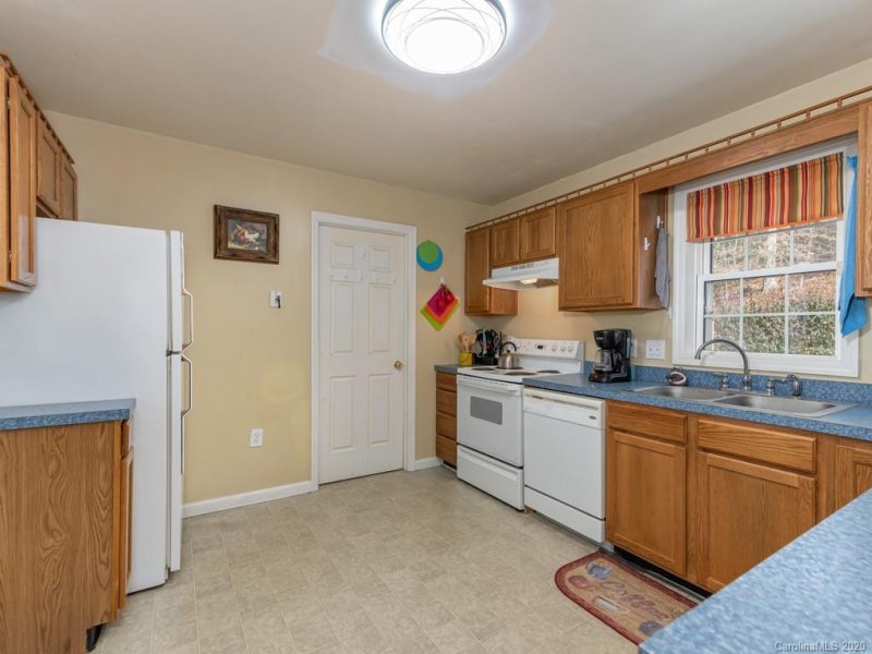 Property image 3 at 258 N Briarcreek Court, Hendersonville, NC 28739