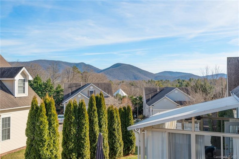 Property image 2 at 17 Flowering Cherry Drive, Asheville, NC 28805