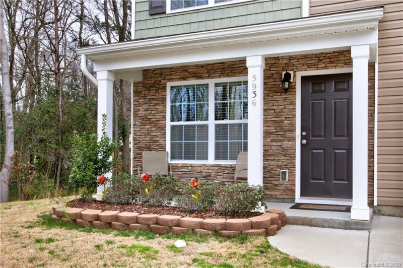 Property image 2 at 5936 Sanders Farm Lane, Charlotte, NC 28216