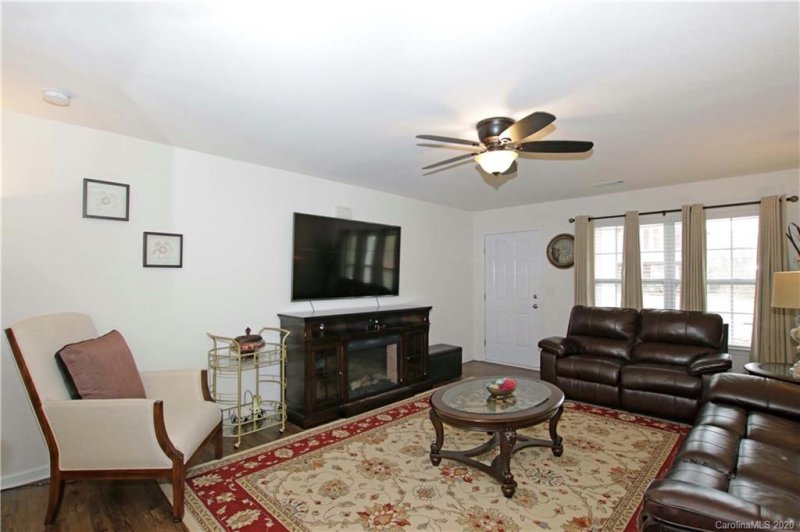 Property image 5 at 5936 Sanders Farm Lane, Charlotte, NC 28216