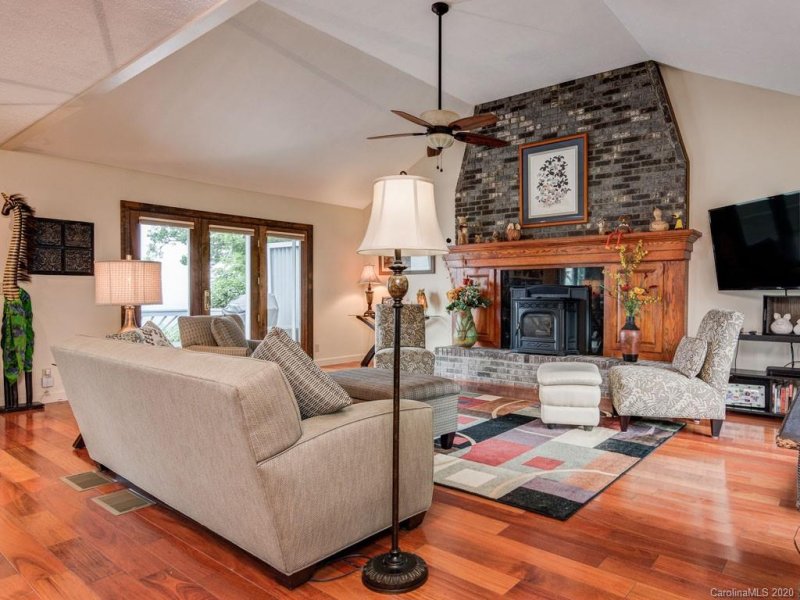 Property image 5 at 911 Sunlight Ridge Drive, Hendersonville, NC 28792