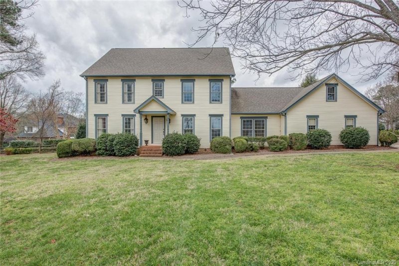 Property image 2 at 1401 Heatherloch Drive, Gastonia, NC 28054