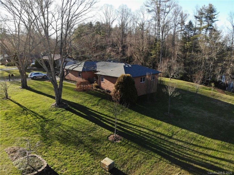 Property image 3 at 120 Larchmont Drive, Hendersonville, NC 28791