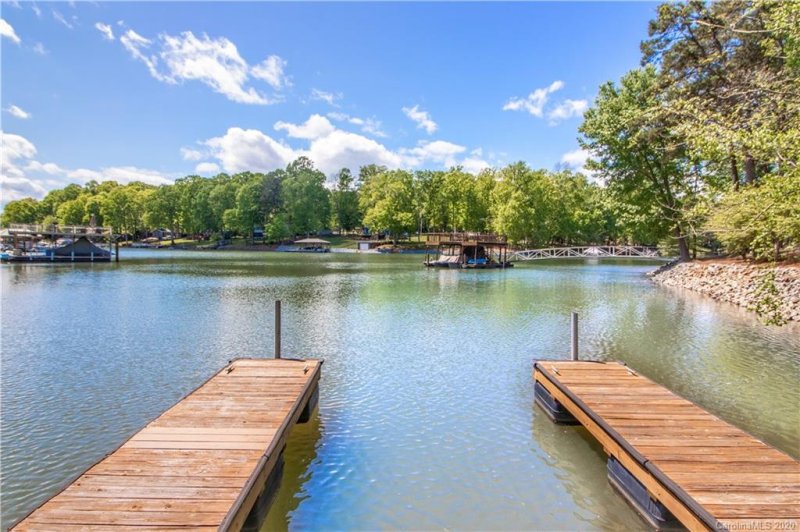 Property image 2 at 135 Holt Lane, Mooresville, NC 28117