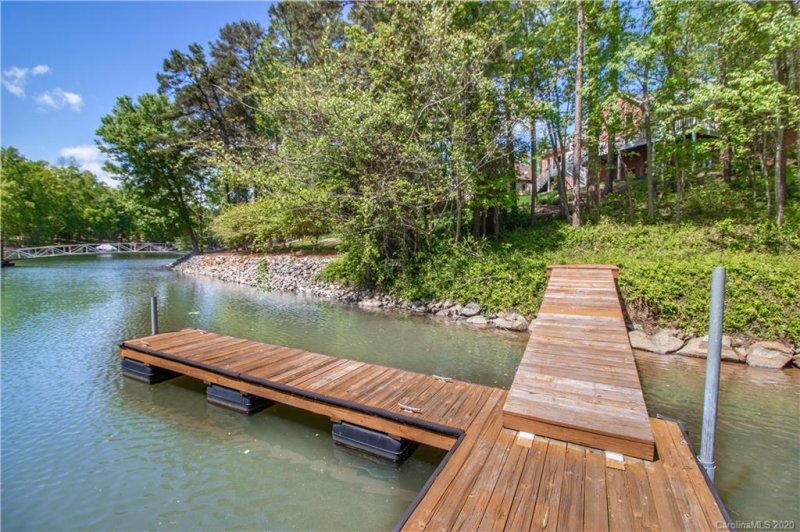 Property image 4 at 135 Holt Lane, Mooresville, NC 28117