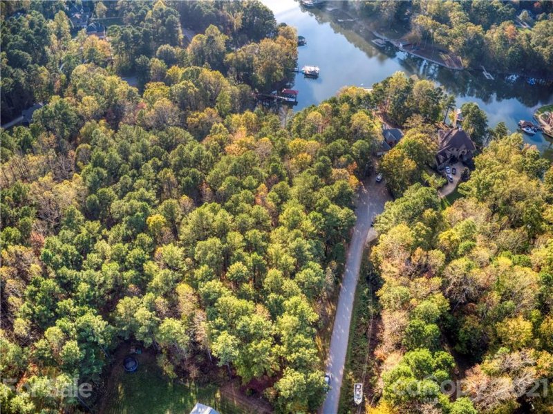 Property image 2 at 127 Holt Lane, Mooresville, NC 28117