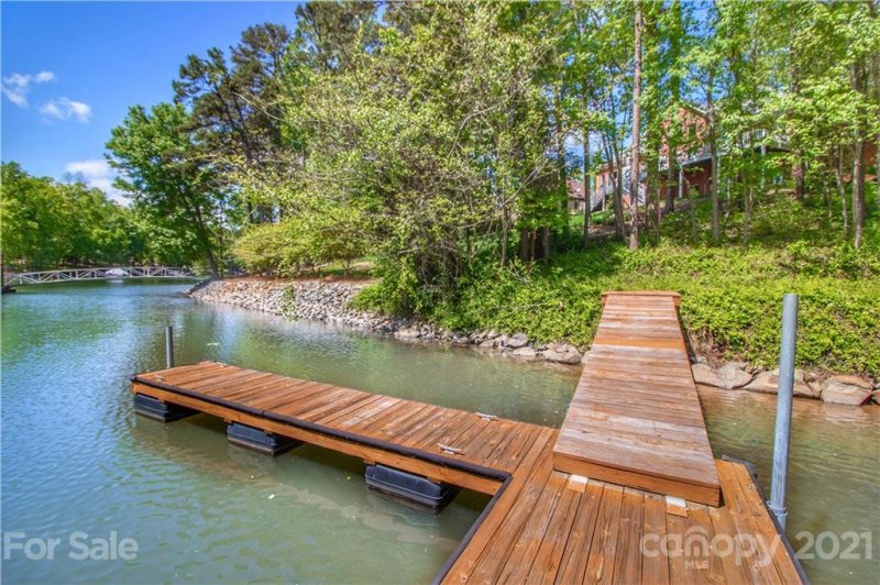 Property image 5 at 127 Holt Lane, Mooresville, NC 28117