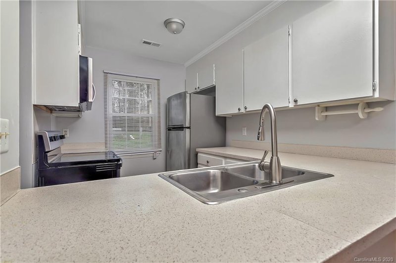 Property image 5 at 3908 Briarhill Drive, Charlotte, NC 28215