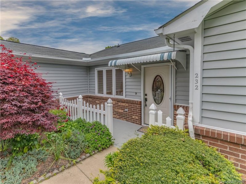 Property image 2 at 232 Dartcrest Drive, Hendersonville, NC 28792