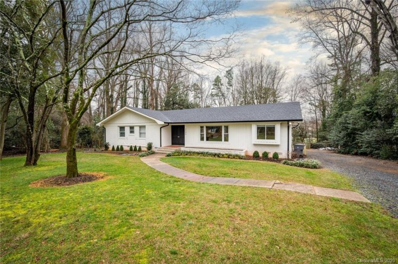 Property image 5 at 4640 Town And Country Drive, Charlotte, NC 28226