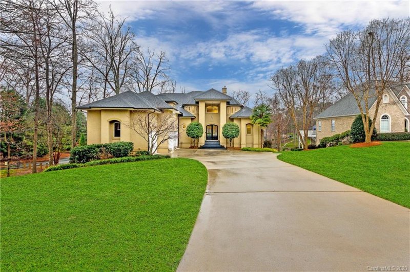 Property image 2 at 8016 West Bay Drive, Denver, NC 28037