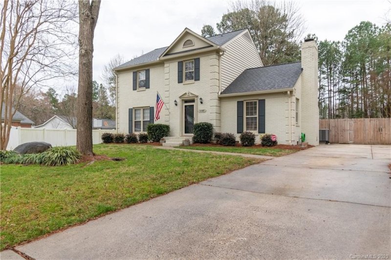 Property image 2 at 11143 Coachman Circle, Charlotte, NC 28277