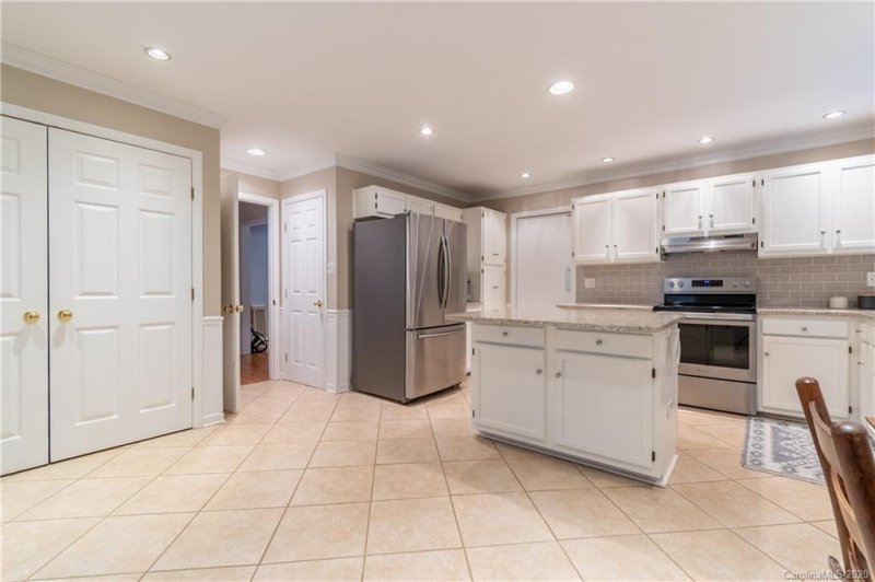Property image 4 at 11143 Coachman Circle, Charlotte, NC 28277