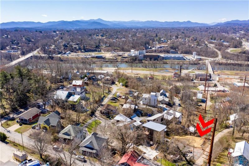 Property image 3 at 99999 Club Street, Asheville, NC 28801