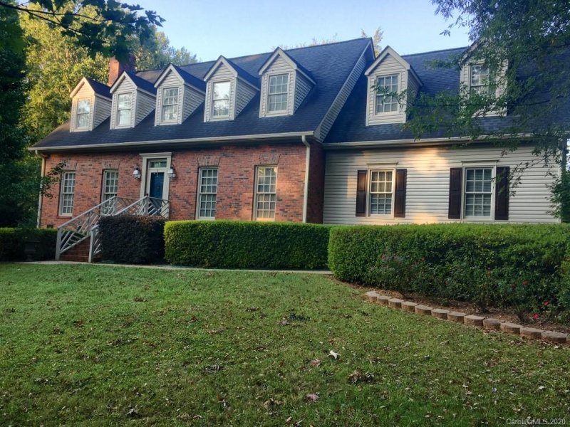 1000 Pinecrest Drive