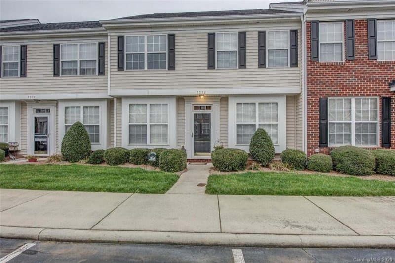 7572 Bluff Point Lane