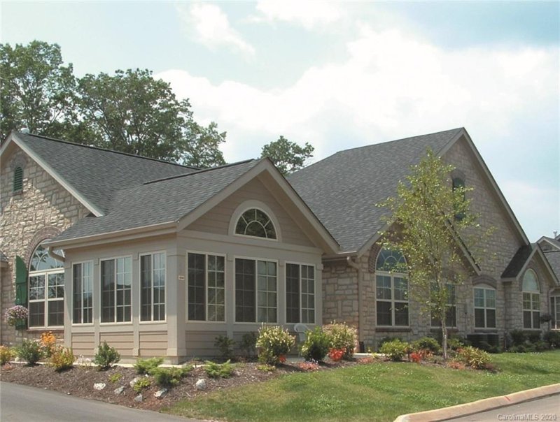 Property image 3 at 828 D Wynnshire Drive, Hickory, NC 28601