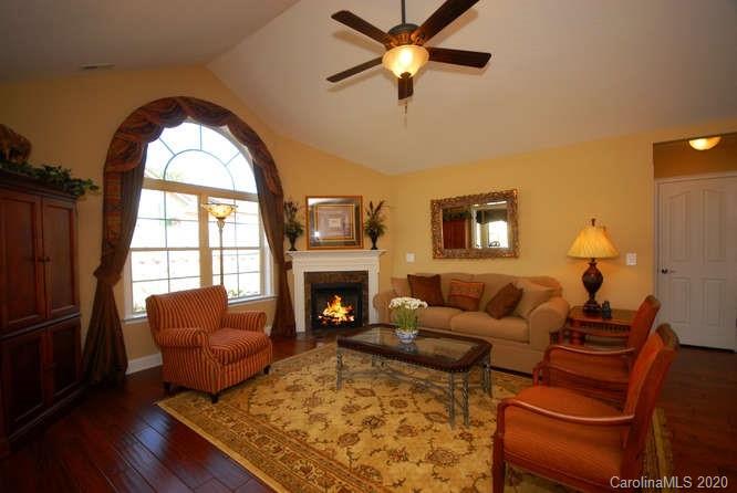 Property image 4 at 828 D Wynnshire Drive, Hickory, NC 28601