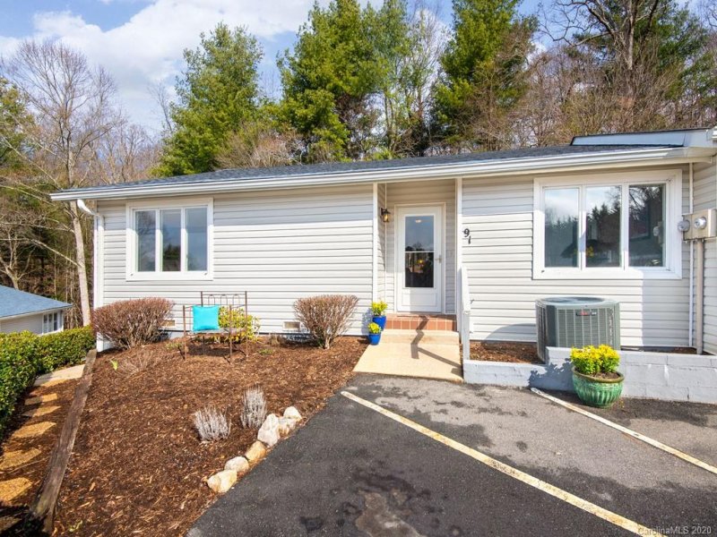 Property image 2 at 91 Hollybrook Drive, Asheville, NC 28803