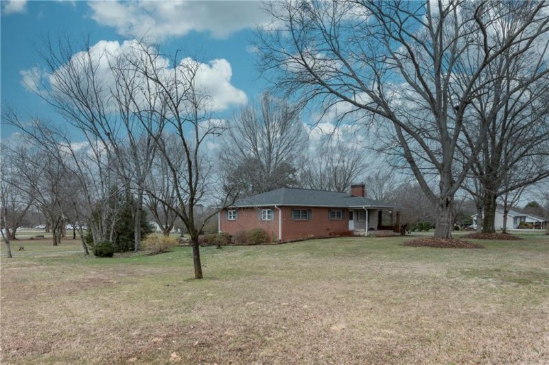 Property image 2 at 2511 27th Street, Hickory, NC 28601